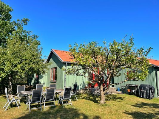 Havsnära hus i Ronehamn på Gotland