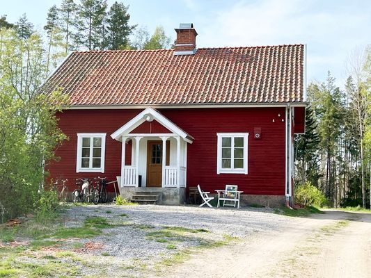 Sommarhus med avskilt läge i Julita |SE14028