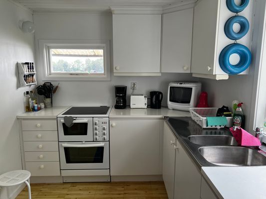 Bild 4 på Enkel skärgårdsstuga med sjötomt och egen brygga.