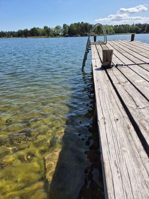 Enkel skärgårdsstuga med sjötomt och egen brygga. - Bild 16