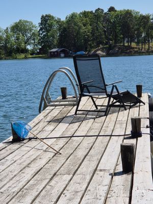 Enkel skärgårdsstuga med sjötomt och egen brygga. - Bild 15