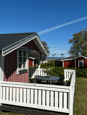 Hyr denna stuga i Vassmolösa på 30 m². 4 sängplatser. 6 200 - 7 500 kr per vecka. Se bilder och tillgänglighet här.