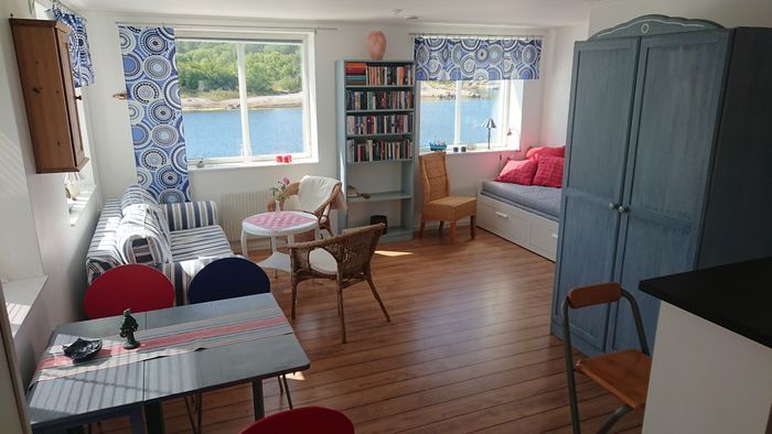 Havet, två meter från med egen brygga. - Bild 7