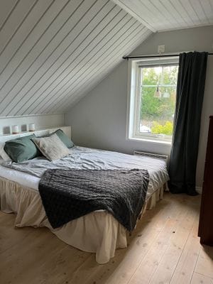sovrum 3 (160 cm säng, byrå)