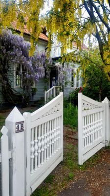 Hyr denna stuga i  på 110 m². 6 sängplatser. 7 000 - 18 000 kr per vecka. Se bilder och tillgänglighet här.