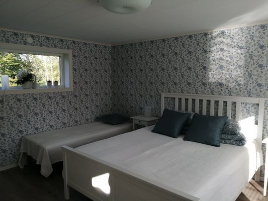 sovrum nr: 1 med dubbelt säng 160 cm och en extra enkelt 80 cm