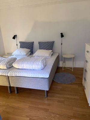 Bild 3 på Stort hus m gästhus o badtunna i lummig trädgård