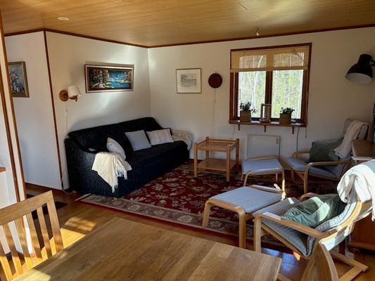 Hyr denna stuga i Älmsta på 60 m². 4-6 sängplatser. Pris ej tillgängligt. Se bilder och tillgänglighet här.