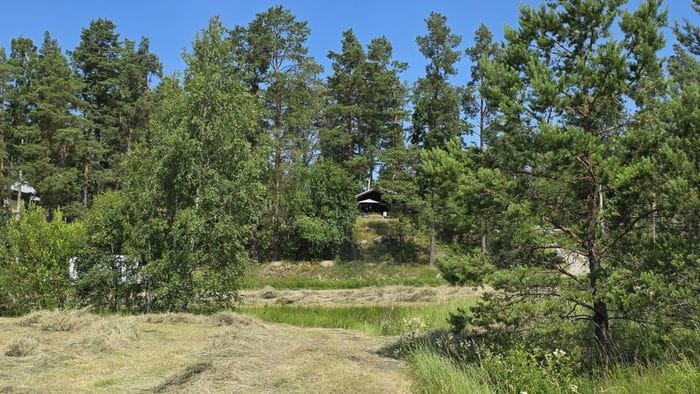 Tre charmiga timmerstugor med stora altaner - Bild 8
