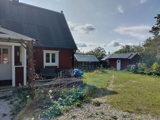 lungt lilla röda villa på norra Gotland