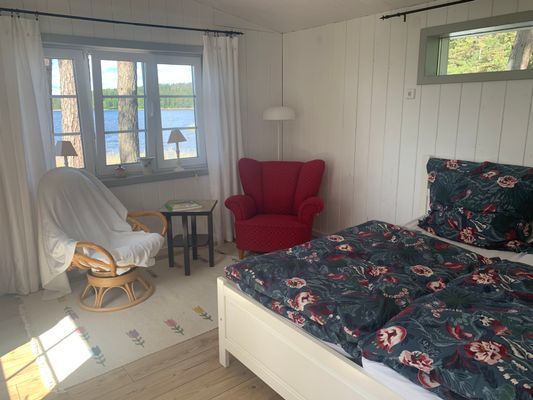 Bild 3 på Strandstuga direkt vid sjökanten