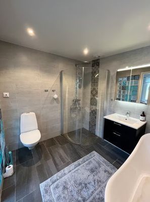 Centralt, promenadväg till Ringmuren och old town. - Bild 12