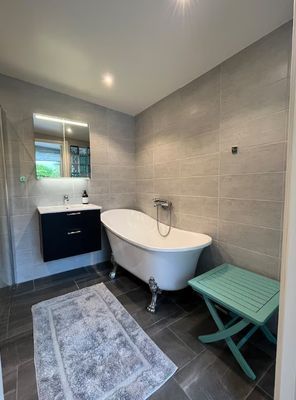 Centralt, promenadväg till Ringmuren och old town. - Bild 11