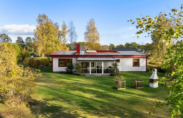 Generös enplansvilla med bad, fiske och skog - Bild 19