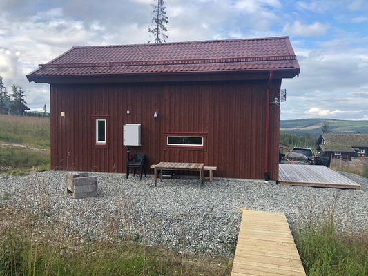 Hyr denna stuga i Funäsdalen på 60 m². 5-6 sängplatser. 6 300 - 10 000 kr per vecka. Se bilder och tillgänglighet här.
