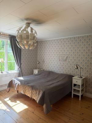 Bild 3 på Charmig stuga i naturskönt och enskilt läge