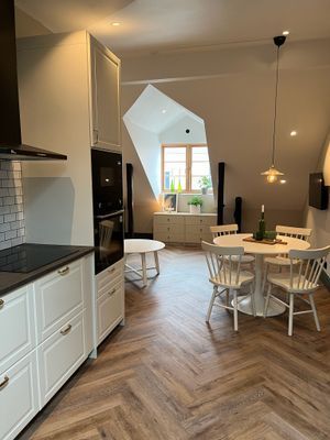 Lägenheten har en öppen och trevlig planlösning