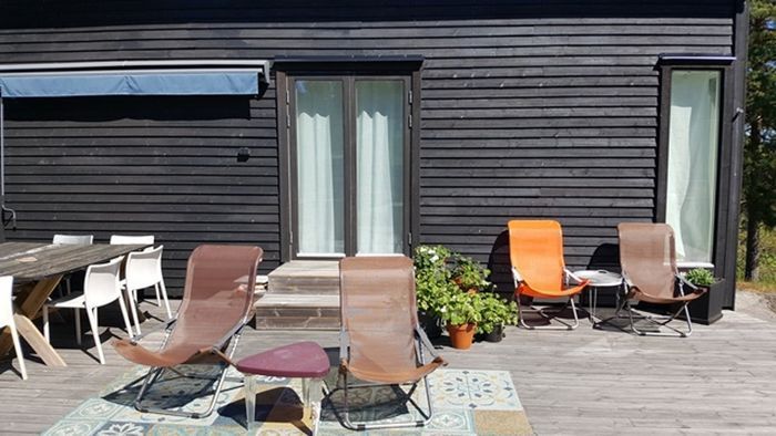 Hyr denna stuga i  på 36 m². 3-5 sängplatser. Från 5 180 kr per vecka. Se bilder och tillgänglighet här.