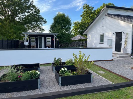 Hyr denna stuga i Öland på 124 m². 7-9 sängplatser. Från 34 000 kr per vecka. Se bilder och tillgänglighet här.