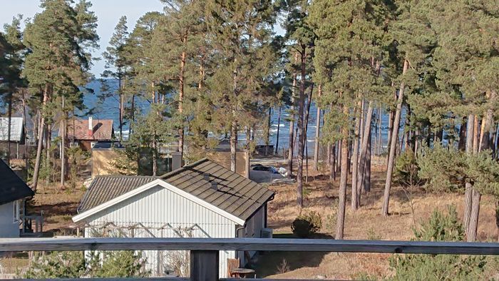 Hyr denna stuga i  på 95 m². 6-8 sängplatser. 5 000 - 12 000 kr per vecka. Se bilder och tillgänglighet här.