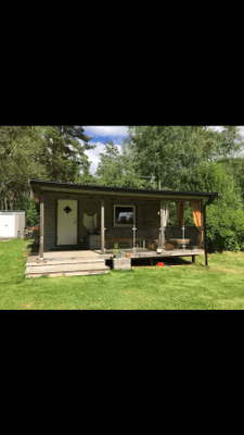 Hyr denna stuga i Trollhättan på 20 m². 4 sängplatser. 2 700 - 3 700 kr per vecka. Se bilder och tillgänglighet här.