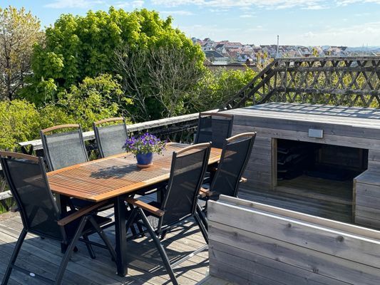 Hyr denna stuga i Sotenäs på 65 m². 4-5 sängplatser. 8 500 - 10 500 kr per vecka. Se bilder och tillgänglighet här.