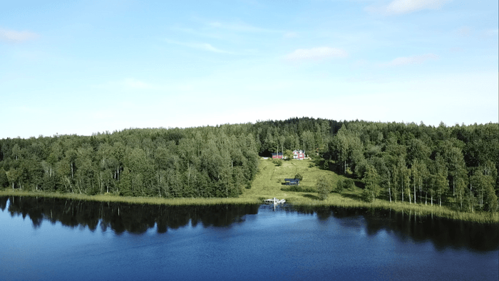 Hyr denna stuga i Hälsingland på 146 m². 6 sängplatser. 10 000 - 24 000 kr per vecka. Se bilder och tillgänglighet här.