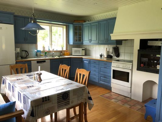 Lantligt hus i skogen och nära till fiskevatten - Bild 8