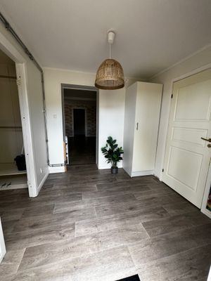 Mysigt boende i skogsglänta - Bild 9