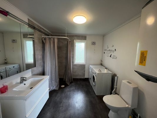 Mysigt boende i skogsglänta - Bild 8