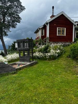 Hyr denna stuga i Kolmården på 25 m². 2-4 sängplatser. Från 5 600 kr per vecka. Se bilder och tillgänglighet här.