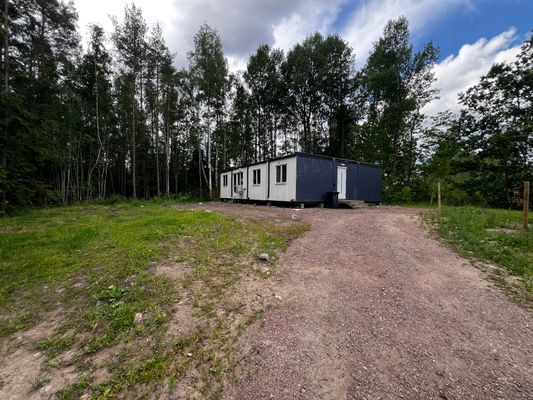Mysigt boende i skogsglänta - Bild 13