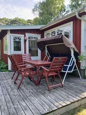 Hyr denna stuga i Skummeslövsstrand på 42 m². 4-6 sängplatser. Från 8 000 kr per vecka. Se bilder och tillgänglighet här.