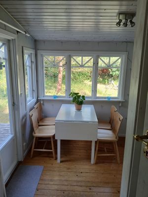 Mysig stuga på naturtomt - Bild 8
