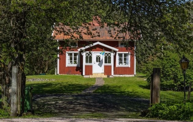 Oas på landet med bäck, damm och öppen spis - Bild 20