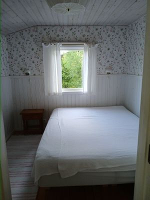Mysig stuga på naturtomt - Bild 9