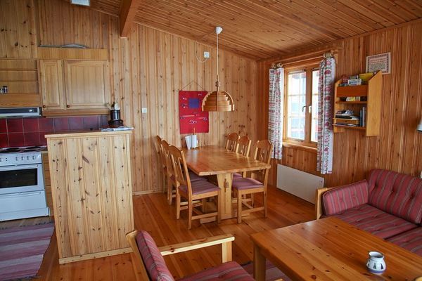 Stuga nära backen och längdskidor i Storlien