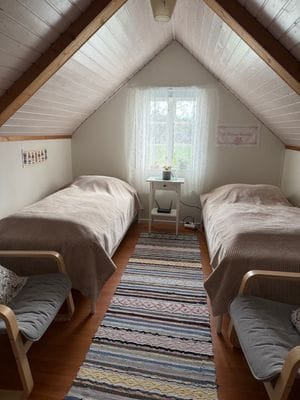 Mysig stuga med sjönära läge! - Bild 25