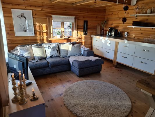 Stuga i naturskön omgivning. - Bild 9