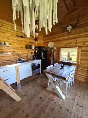 Stuga i naturskön omgivning. - Bild 11