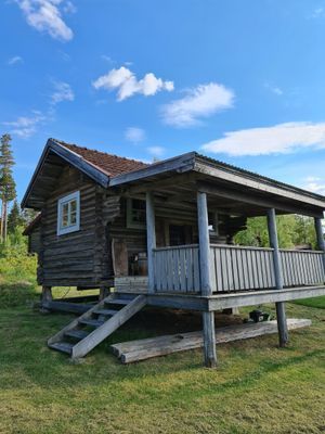 Stuga i naturskön omgivning. - Bild 12