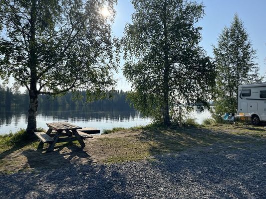 Bild 3 på Övernattningstuga på vackra Lits camping