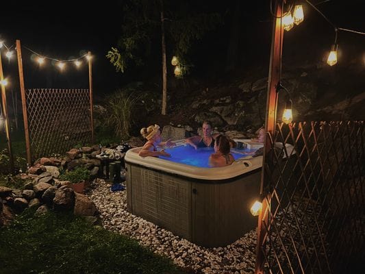 Havsnära skärgårdshus med stor 360° solterrass