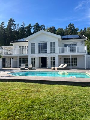 Stor fin villa med pool i Sigtuna nära Mälaren
