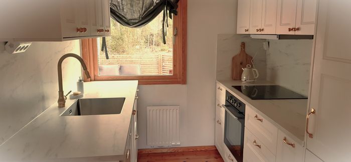 Bild 3 på Fräsch bekväm stuga 4 bäddar sjönära