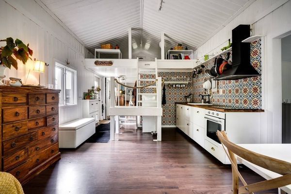 Hyr denna stuga i Arkösund på 55 m². 4 sängplatser. 7 600 - 10 500 kr per vecka. Se bilder och tillgänglighet här.