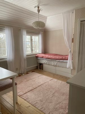 Sekelskiftshus med stor trädgård, nära havet - Bild 13