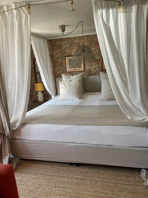 Hyr denna stuga i Skåne på 30 m². 2-4 sängplatser. 9 000 - 11 000 kr per vecka. Se bilder och tillgänglighet här.