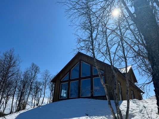 Hyr denna stuga i Bruksvallarna på 121 m². 8-10 sängplatser. 13 000 - 24 000 kr per vecka. Se bilder och tillgänglighet här.