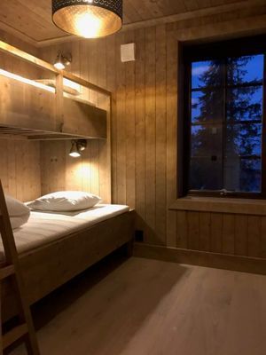 Sovrum med 120+90 cm sängar